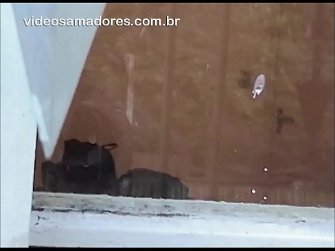 ❤️ Kåt mann som ser på kjæresten sin med en annen fyr, spiller inn en jævla video uten å forstyrre paret ️❌ Bare porno hos oss ☑