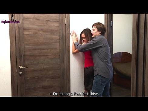 ❤️ Sexy eiendomsmegler rykker sensuelt hennes fitte og knuller mens hun selger leiligheten hennes - Krempai ️❌ Bare porno hos oss ☑