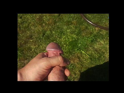 ❤️ Hot hottie får den rosa fitten hennes knullet og kommer med en sprut i en sommerhage ️❌ Bare porno hos oss ☑